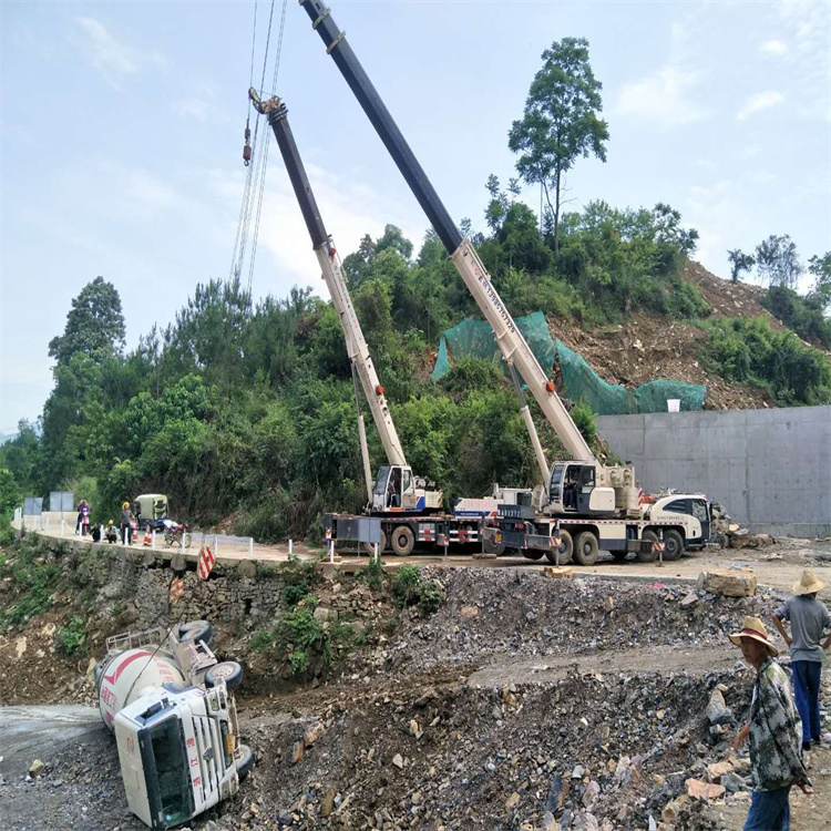 河东汽车掉沟里叫吊车救援要多少钱