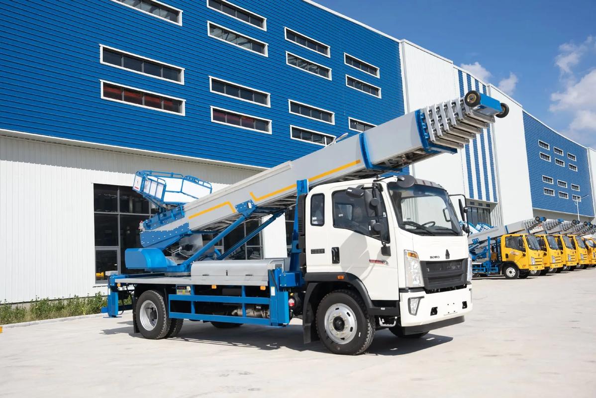 河东出租云梯车高空作业车 建筑垃圾搬运